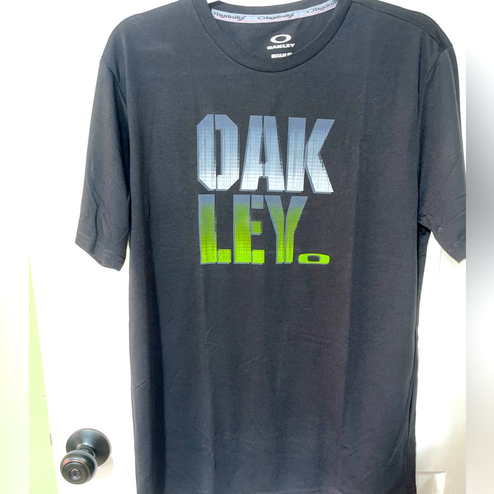 Oakley black Tee!